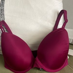 Victoria’s Secret bra line Demi 32 DDD